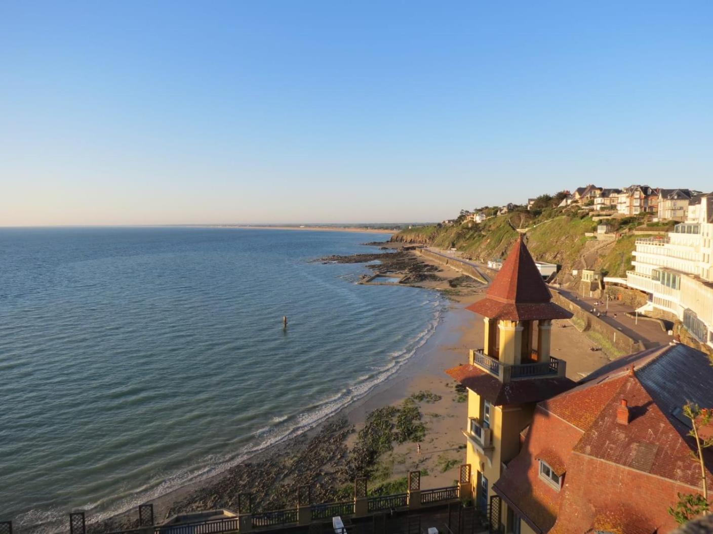 Holiday home Vue Mt-st-michel, Elegance, Calme Et Baby-foot Bonzini *