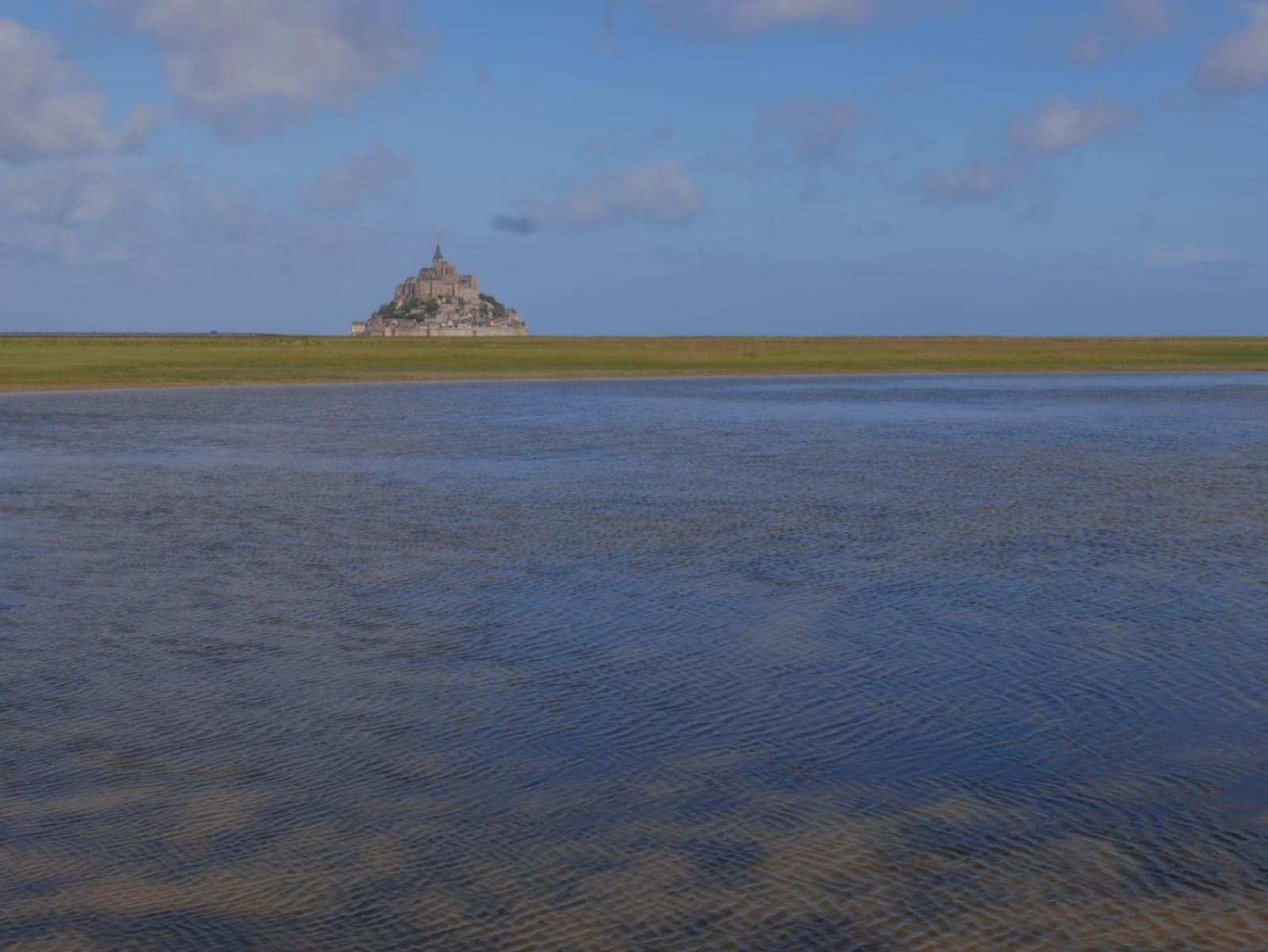 Vue Mt-st-michel, Elegance, Calme Et Baby-foot Bonzini
