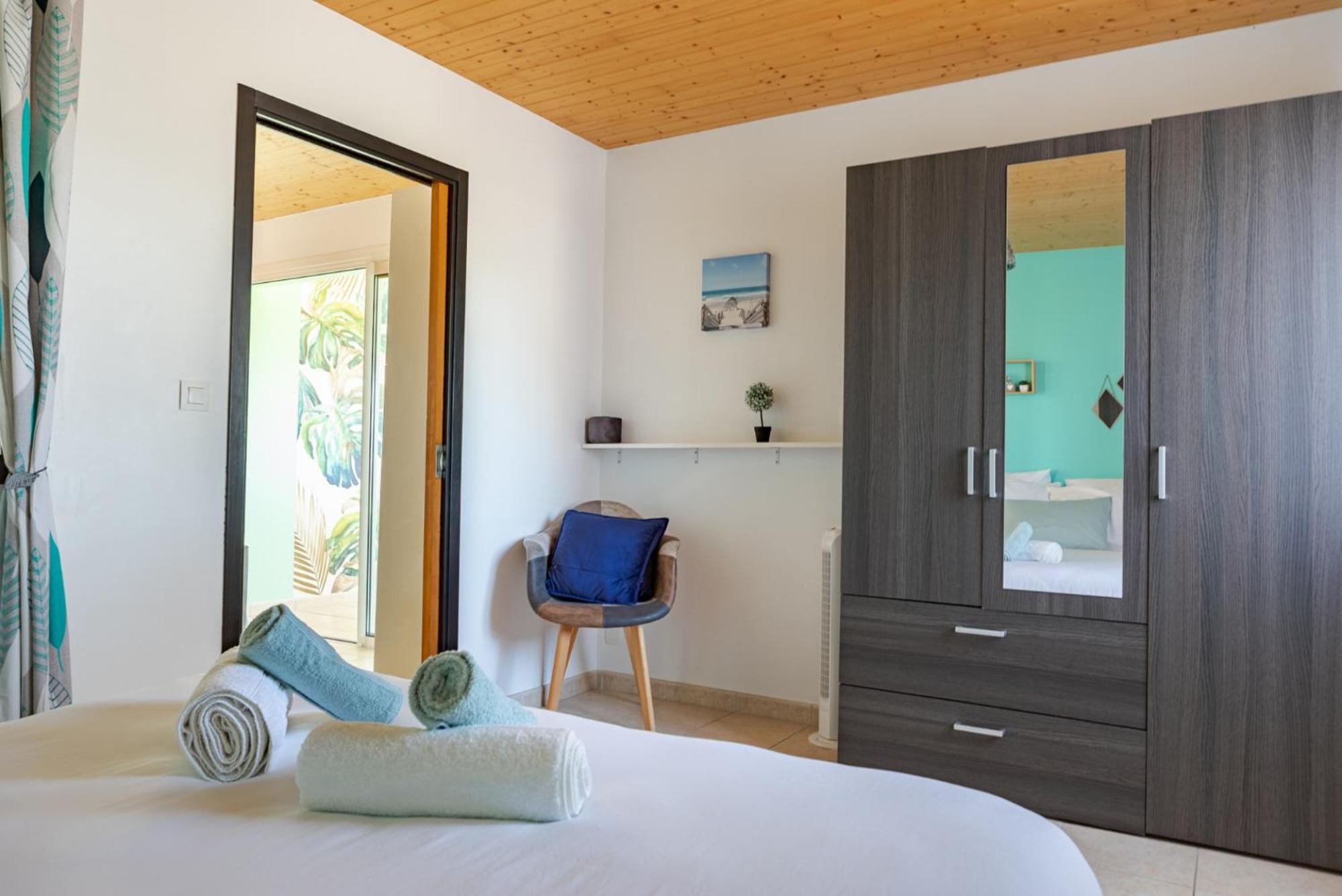 Vue Mt-st-michel, Elegance, Calme Et Baby-foot Bonzini Holiday home